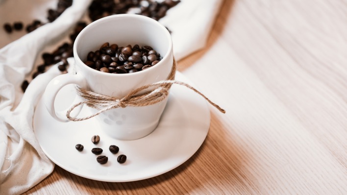 чашка кофе зерна нить