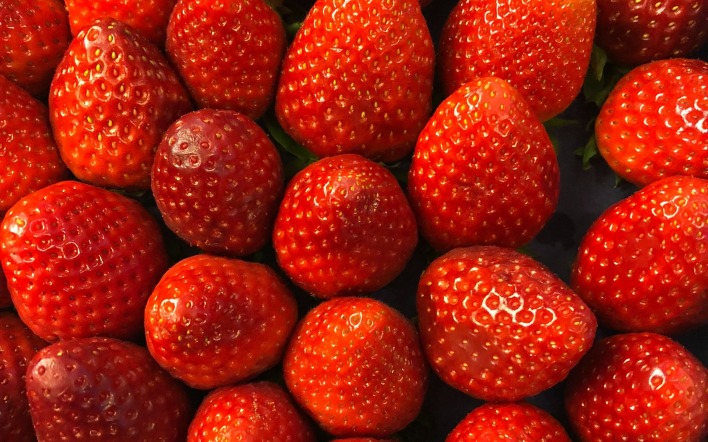 клубника спелая ягоды красная