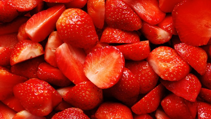 клубника спелая красная ягоды