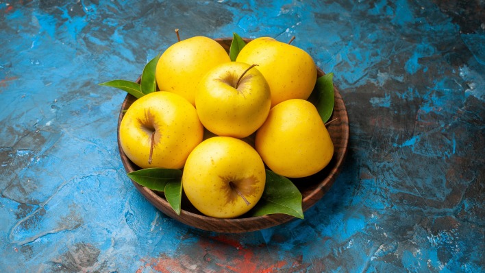 натюрморт яблоки тарелка желтые