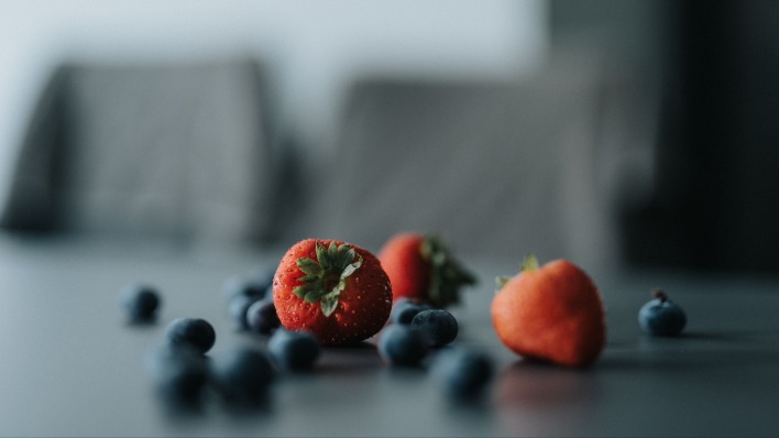 ягоды клубника крупный план на столе