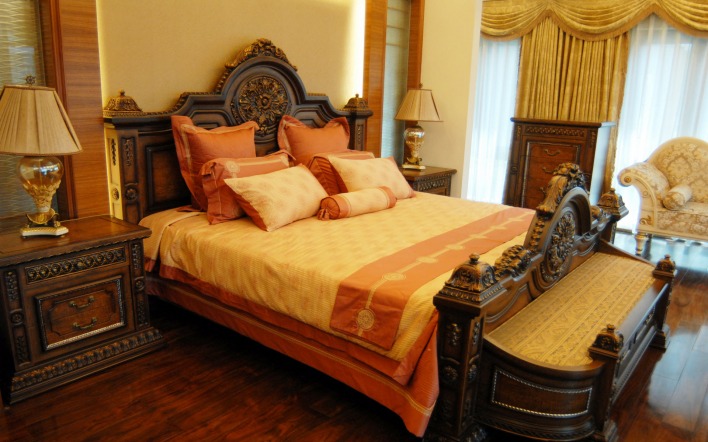 Интерьер спальни в коричневом стиле