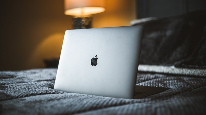 ноутбук apple кровать логотип