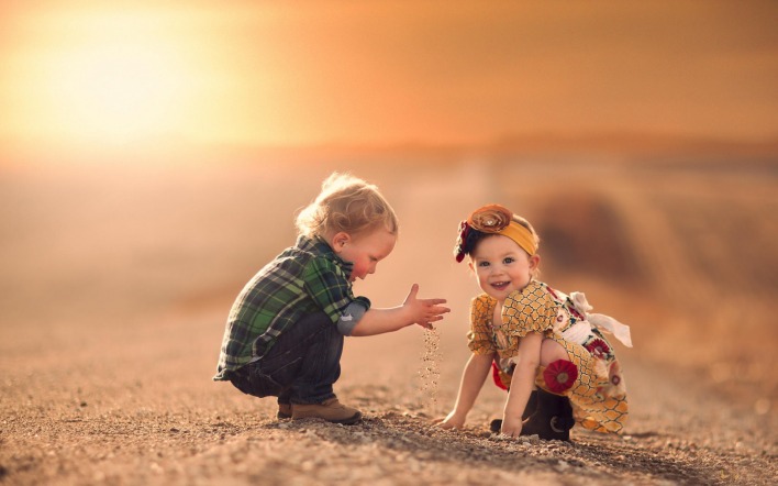 дети девочка мальчик песок игра