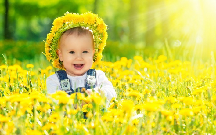 Малыш ребенок одуванчики улыбка Baby child dandelions smile