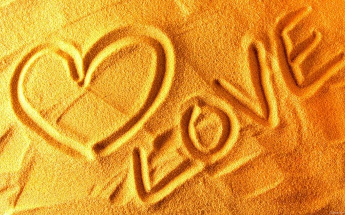 Надпись я тебя люблю на песке