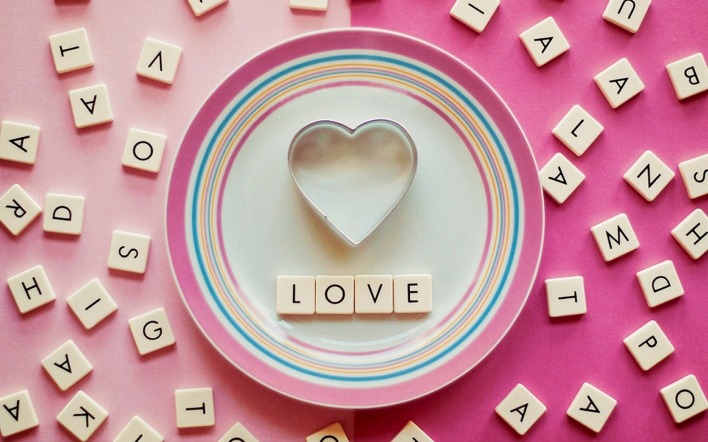 любовь сердце тарелка буквы