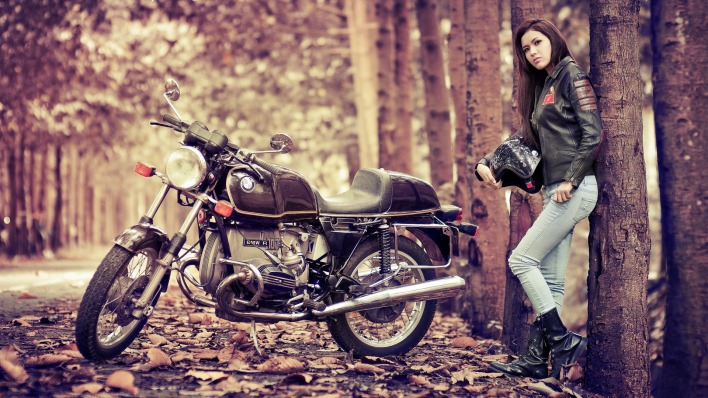 девушка мотоцикл осень листья деревья