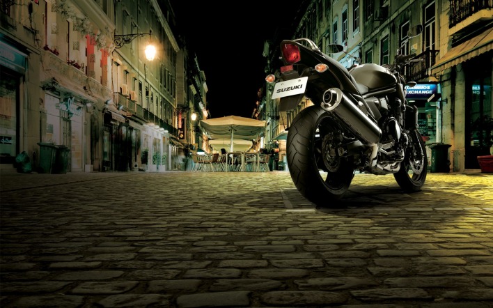 сузуки мотоцикл город улица вечер