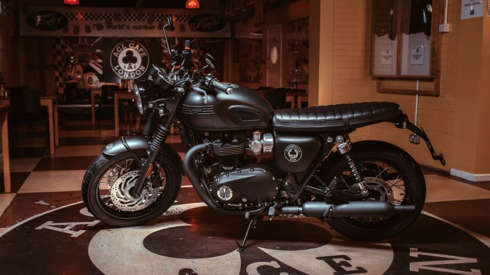 мотоцикл черный triumph