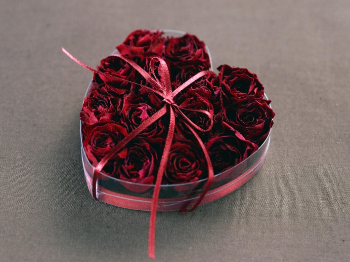 Подарок-сердце из роз
