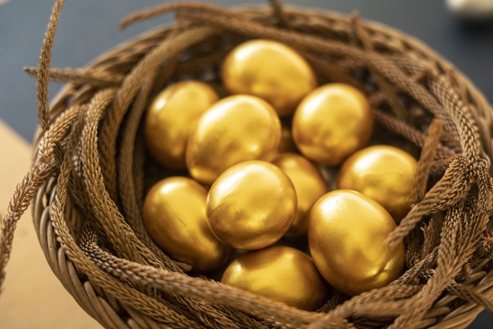 гнездо яйца золотые пасхальные