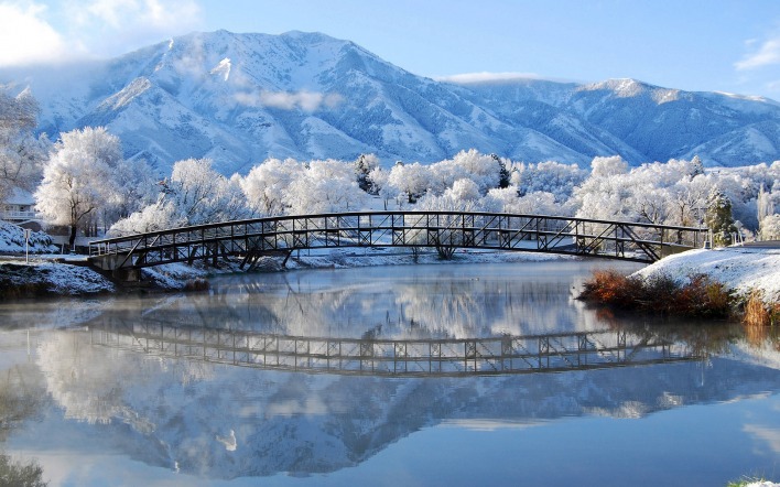 снег горы мост деревья вода