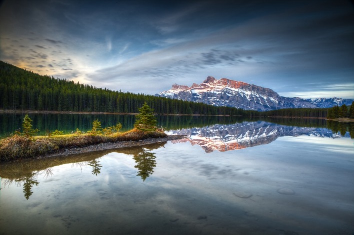 отражение гора озеро