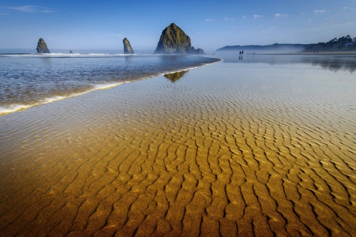 берег песок море скалы