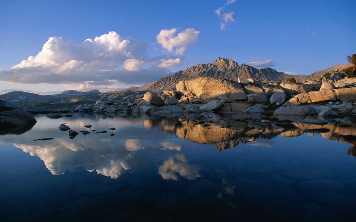 природа горы озеро облака отражение