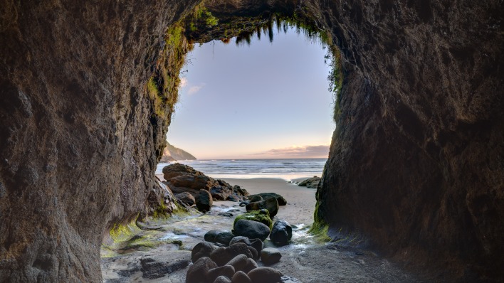 Пещера море рассвет камни