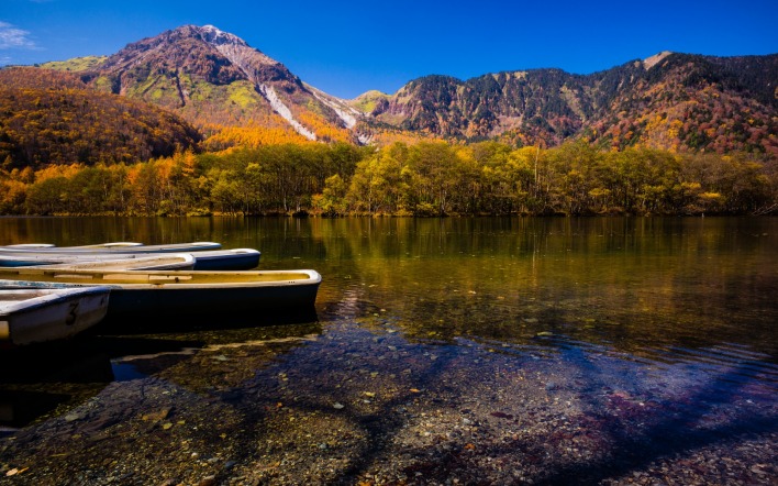 лодки горы озеро