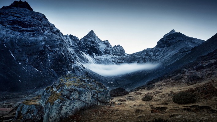 горы туман скалы