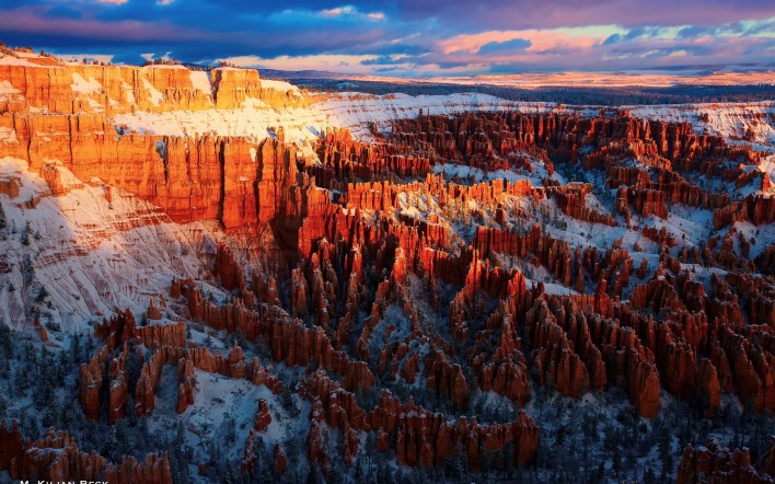 скалы красные каньон снег