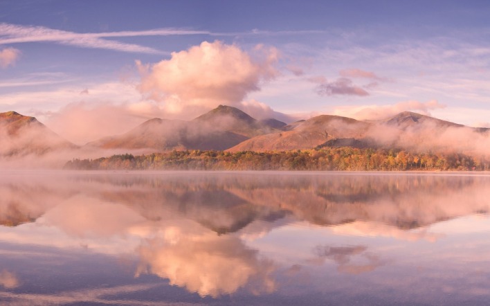облака туман утро озеро горы отражение