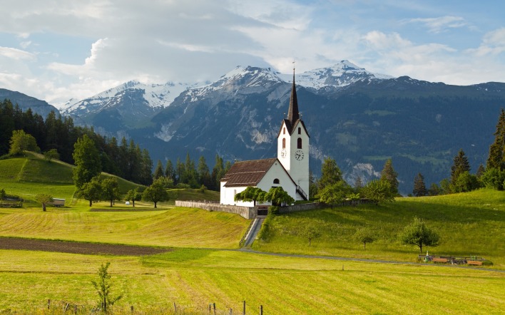горы долина поле церковь