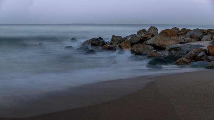 камни берег море