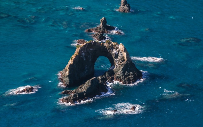 скала арка высота море