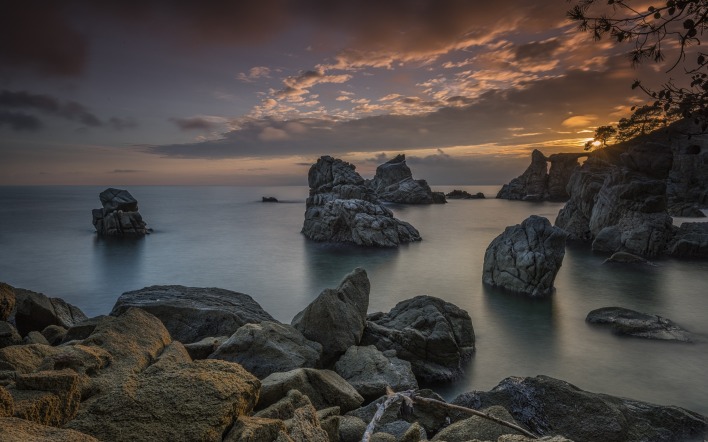 скалы камни берег море на закате