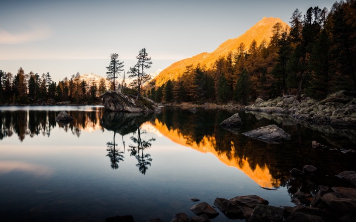 озеро горы на закате штиль отражение