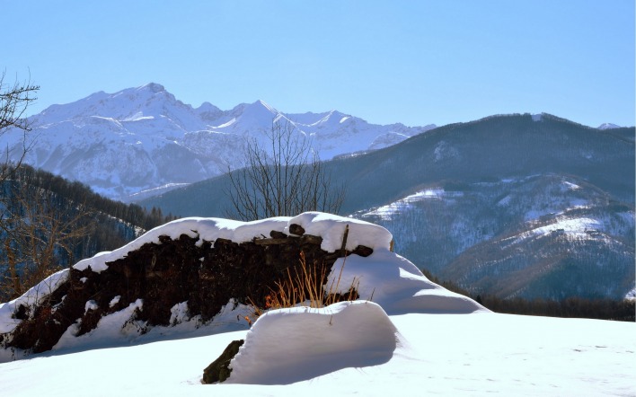 вершина заснеженные горы снег