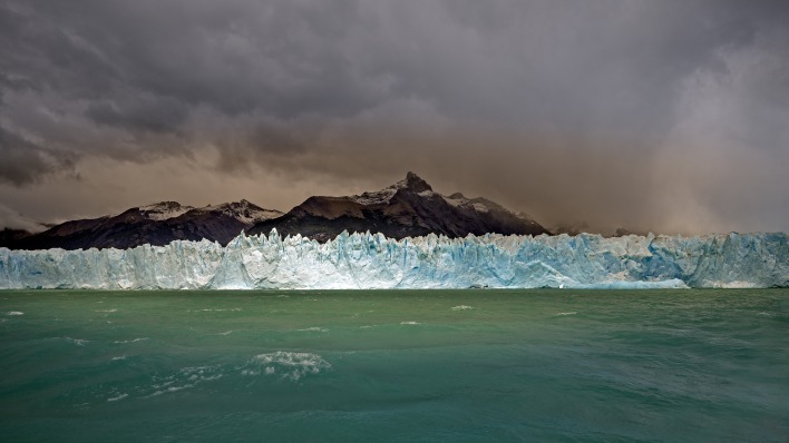 ледник лед скалы горы море