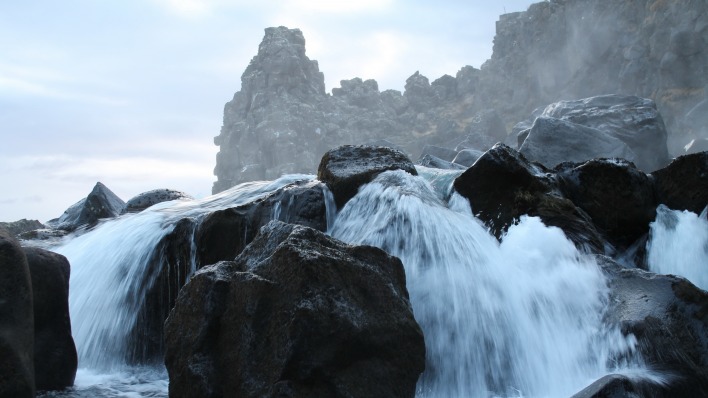 водопад скалы течение