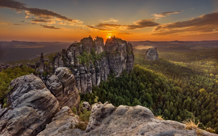 скалы лес рассвет