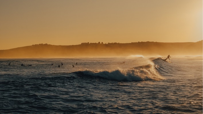 волны серфинг море на закате