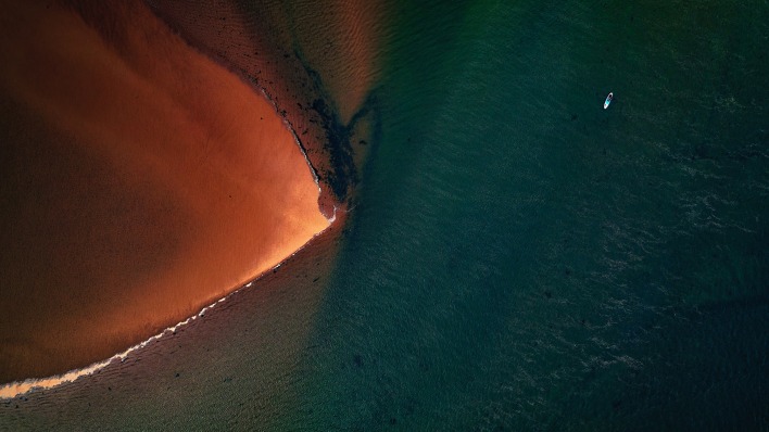 море побережье вид сверху лодка