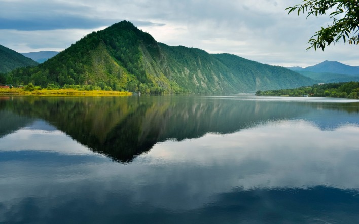 озеро гора отражение штиль