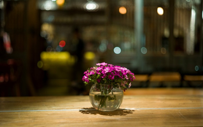 цветы ваза стол