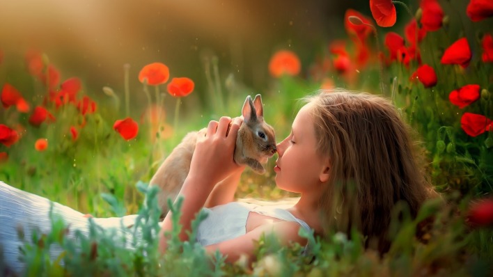 девочка кролик цветы