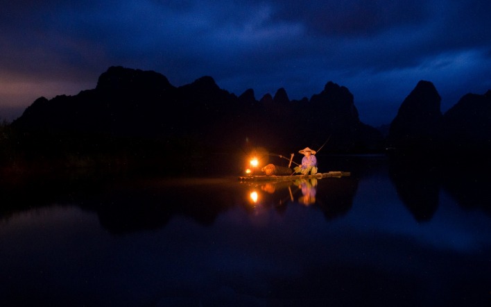 рыбак ночь плот водоем