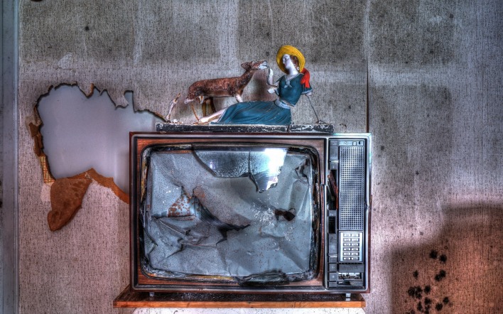 телевизор разбитый старость