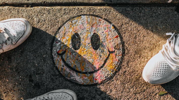 смайлик бетон рисунок улыбка