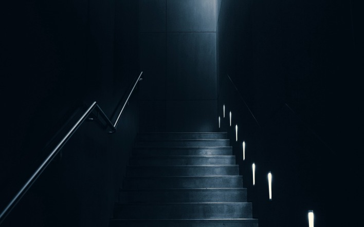 лестница темнота подсветка перила