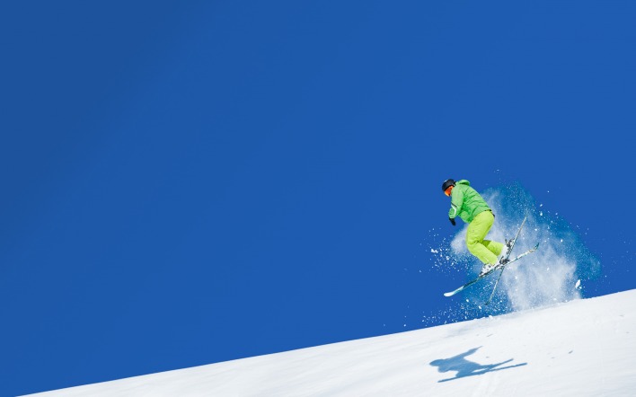 Лыжник в прыжке