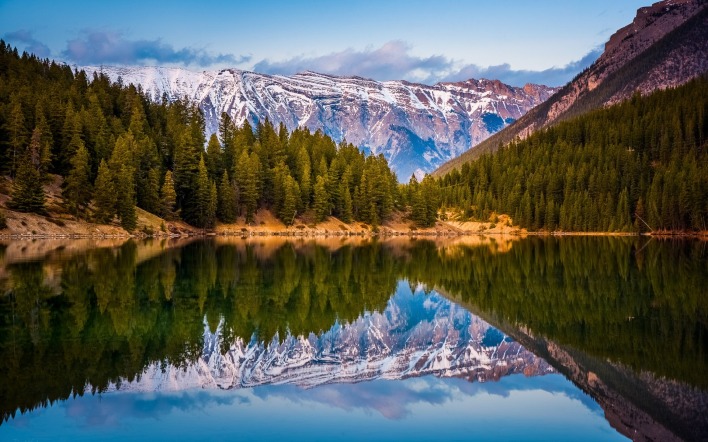 природа деревья озеро отражение горы