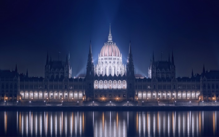 венгрия парламент купол ночь свет прожектор
