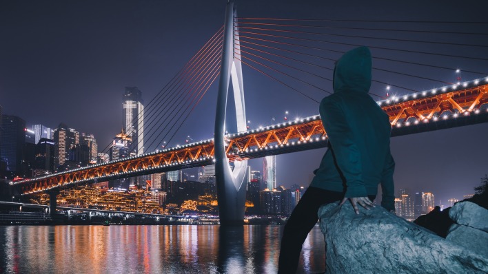 человек мост река ночь город огни ночного города