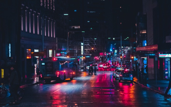 улица город огни автомобили ночь дорога
