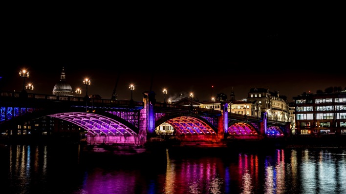 мост подсветка река город ночь