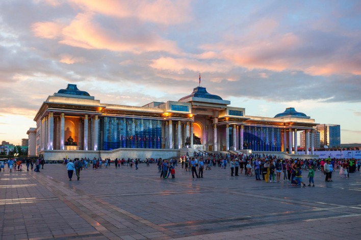 монголия улан-батор площадь толпа дворец